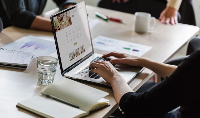 farmoffice website macbook presentation